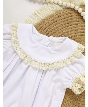 ⁦<h1 class="product_title entry-title">بدلة رومبر بيضاء من الدانتيل للبنات الصغيرات ناعمة وأنيقة بأكمام قصيرة مناسبة لموسم الزفاف والصيف</h1>⁩ - الصورة ⁦9⁩