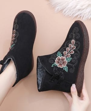 <h1 class="product_title entry-title">Women's Ethnic-style Cotton Boots With Fleece Lining</h1> - Image 4