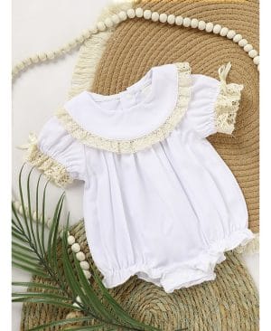 ⁦<h1 class="product_title entry-title">بدلة رومبر بيضاء من الدانتيل للبنات الصغيرات ناعمة وأنيقة بأكمام قصيرة مناسبة لموسم الزفاف والصيف</h1>⁩ - الصورة ⁦3⁩