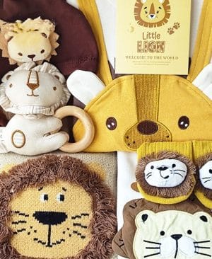 <h1 class="product_title entry-title">Baby Gift Box Set Little Lion Knitted Sweater</h1> - Image 4