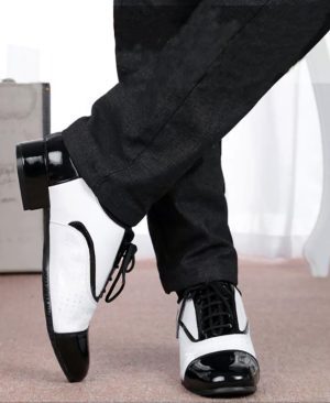 ⁦<h1 class="product_title entry-title">أحذية الرقص اللاتيني للرجال جلد أسود وأبيض أحذية رقص دولية</h1>⁩ - الصورة ⁦3⁩