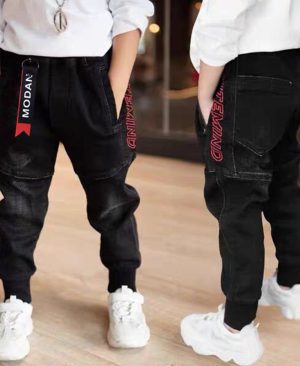 ⁦<h1 class="product_title entry-title">بنطلون جينز أسود للأطفال بنمط فردي لربيع وخريف الأولاد</h1>⁩ - الصورة ⁦3⁩