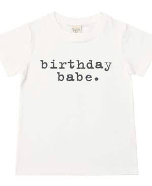 ⁦<h1 class="product_title entry-title">تيشيرت أطفال جديد بأكمام نصفية مطبوع عليه حروف باللون الماجنتا لعيد الميلاد</h1>⁩ - الصورة ⁦6⁩