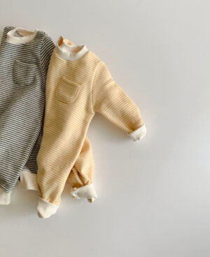 Wear striped baby jumpsuits outside - Image 3