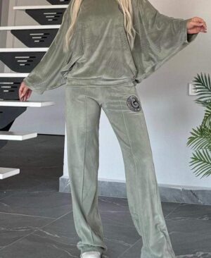 <h1 class="product_title entry-title">Velvet Solid Color Crew-neck Batwing Sleeve Casual Two-piece Suit Women's Clothing</h1> - Image 7